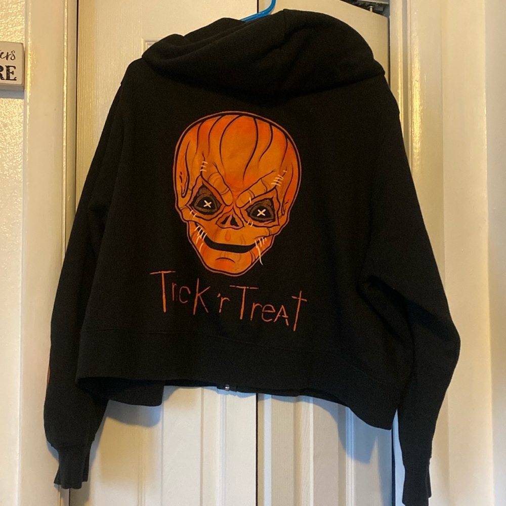 Official Trick r Treat Cropped hoody, 4XL (fits like a 3X)